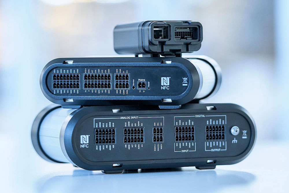 IoT sensor hubs monitors remotely for smarter data collection Softei