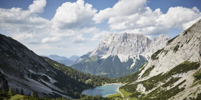 Digital umbrella warns of natural hazards: Infineon and startup GMD deploy sensors in the Alps